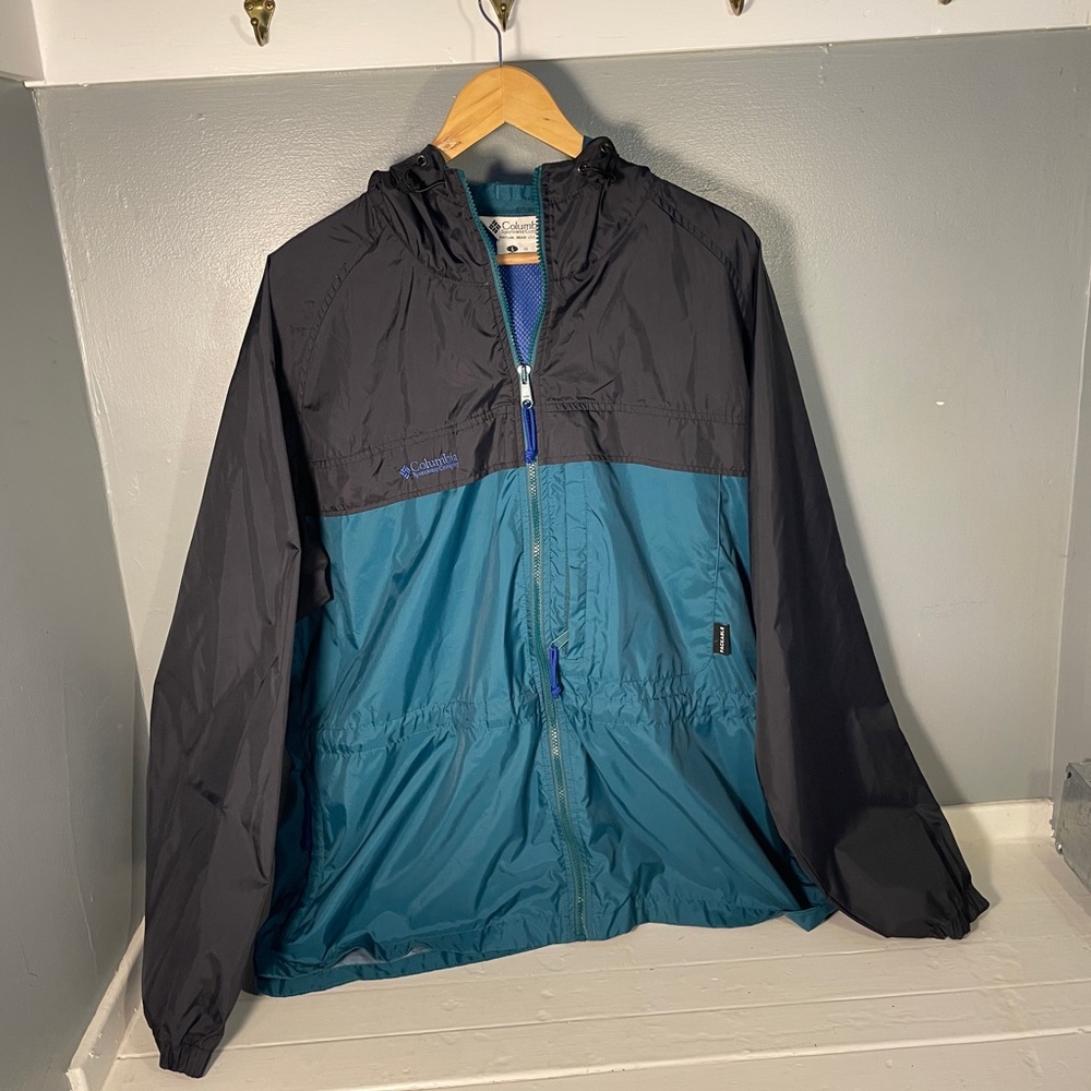 Columbia Men's Windbreaker in Black and Teal